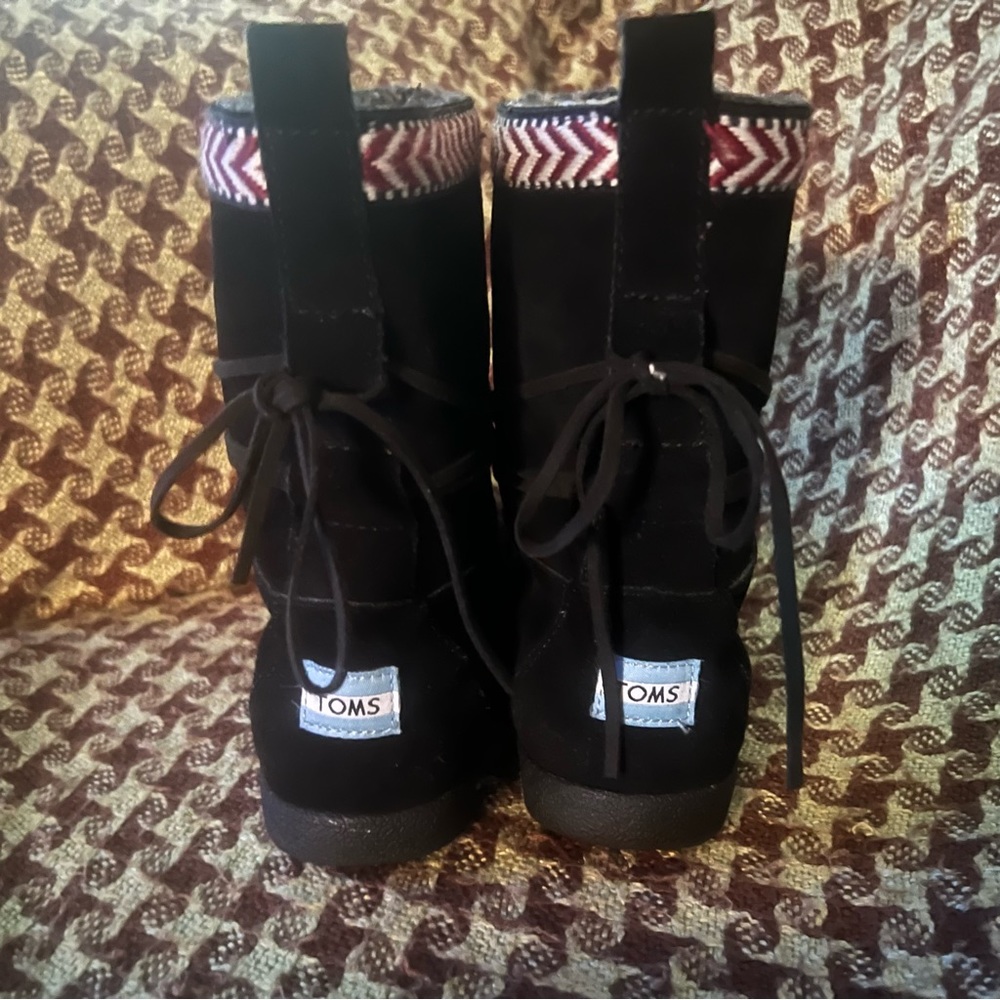 Toms Moccasin Boots Nepal Faux Fur Lined Suede Leather Mid-Calf Style
